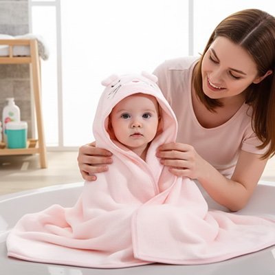 Cape de bain bébé | Absorbante Douce - bebetrucs